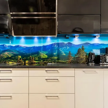 Mountain Glamour 자코파네